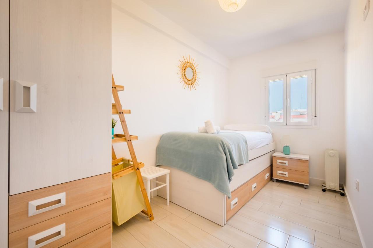 Wide And Colourful- 3bd 1bth- Triana * Siviglia